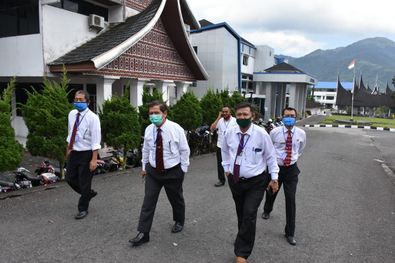 LAKSANAKAN UTBK, ISI PADANG PANJANG KETATKAN PROTOKOL LAKSANAKAN UTBK, ISI PADANG PANJANG KETATKAN PROTOKOL
