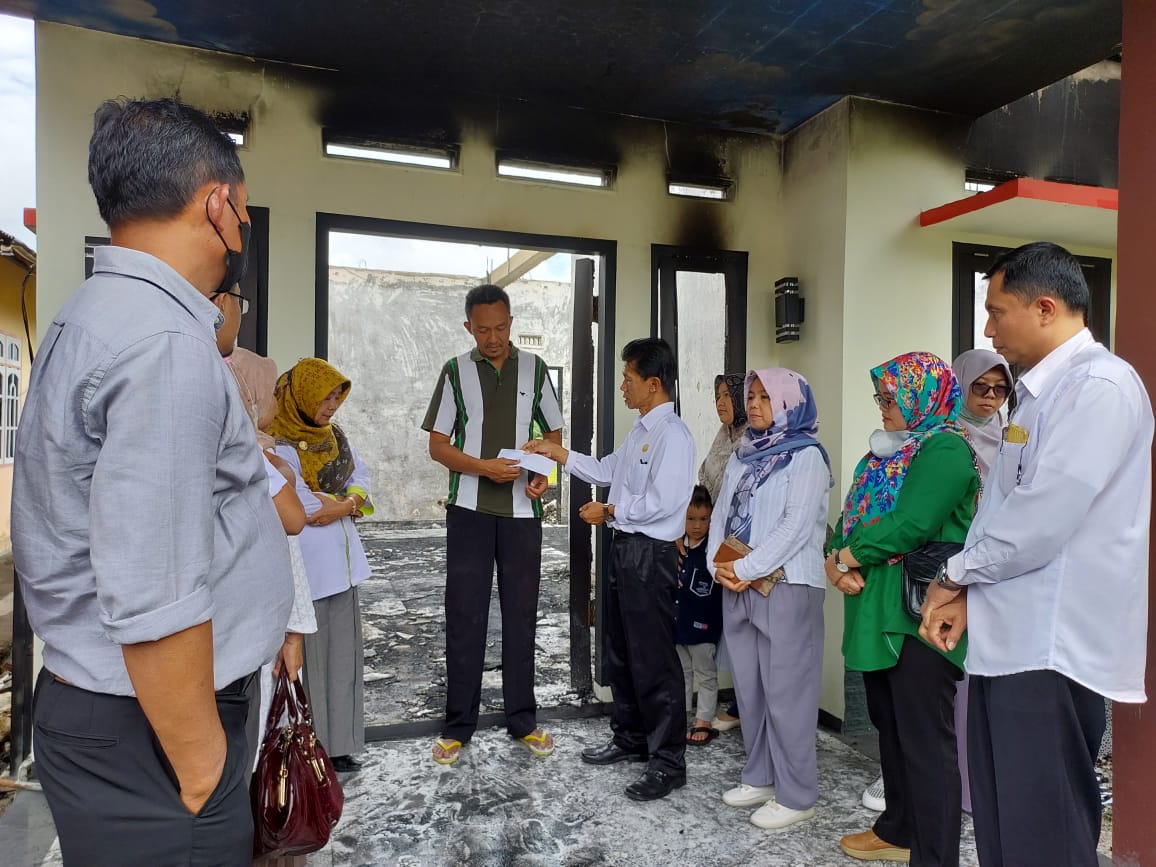 Rumah Dosen ISI Padangpanjang Terbakar, Tidak Ada Korban Jiwa Rumah Dosen ISI Padangpanjang Terbakar, Tidak Ada Korban Jiwa