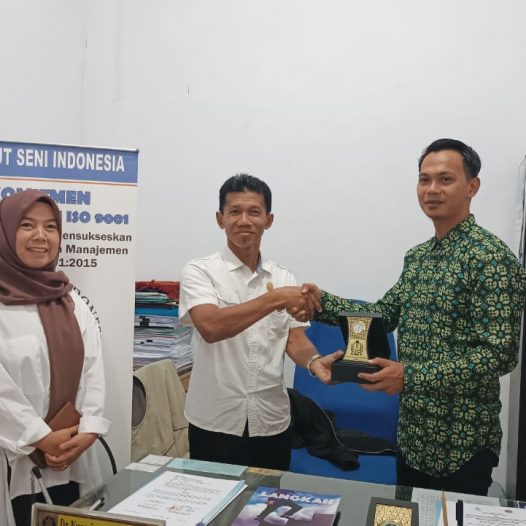 Padangpanjang, Selasa 21 September 2022.  LP3M ISI Padangpanjang dan LPPMPMP ISBI Aceh Sepakat Dukung Implementasi MBKM.