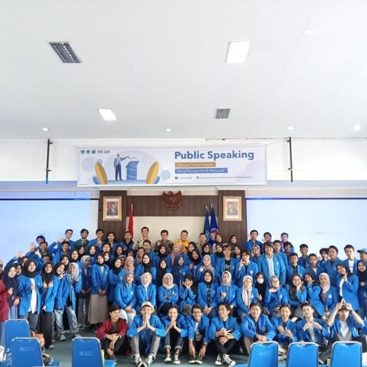 Yuk Jadi Smart People Yang Percaya Diri & Persuasif dalam Public Speaking