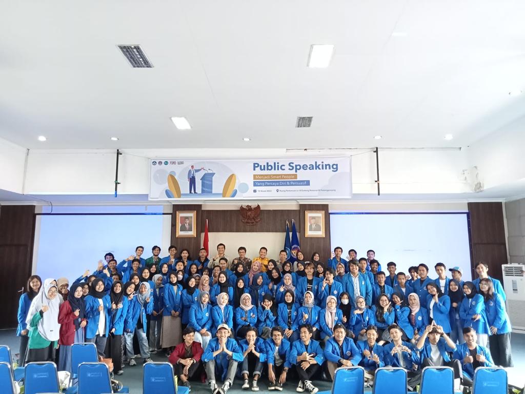 Yuk Jadi Smart People Yang Percaya Diri & Persuasif dalam Public Speaking Yuk Jadi Smart People Yang Percaya Diri & Persuasif dalam Public Speaking
