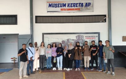 Darmasiswa ISI Padangpanjang kunjungi Museum Kereta Api Sawahlunto.