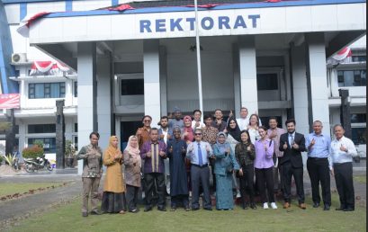 Rektor Sambut 9 orang Mahasiswa Program Dharmasiswa