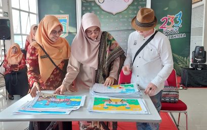 Ketua DWP  dan Dosen ISI Padangpanjang Menjadi Juri Lomba Mewarnai TK s Kota Padangpanjang